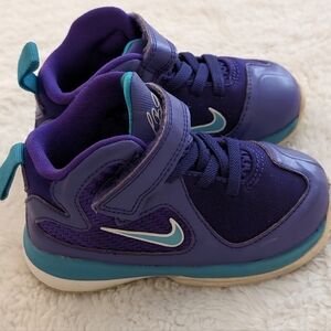 Great Condition: Nike LeBron 9 Hornet Grape Kids 6